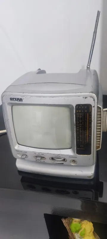 رادیو تلویزیون کوچک