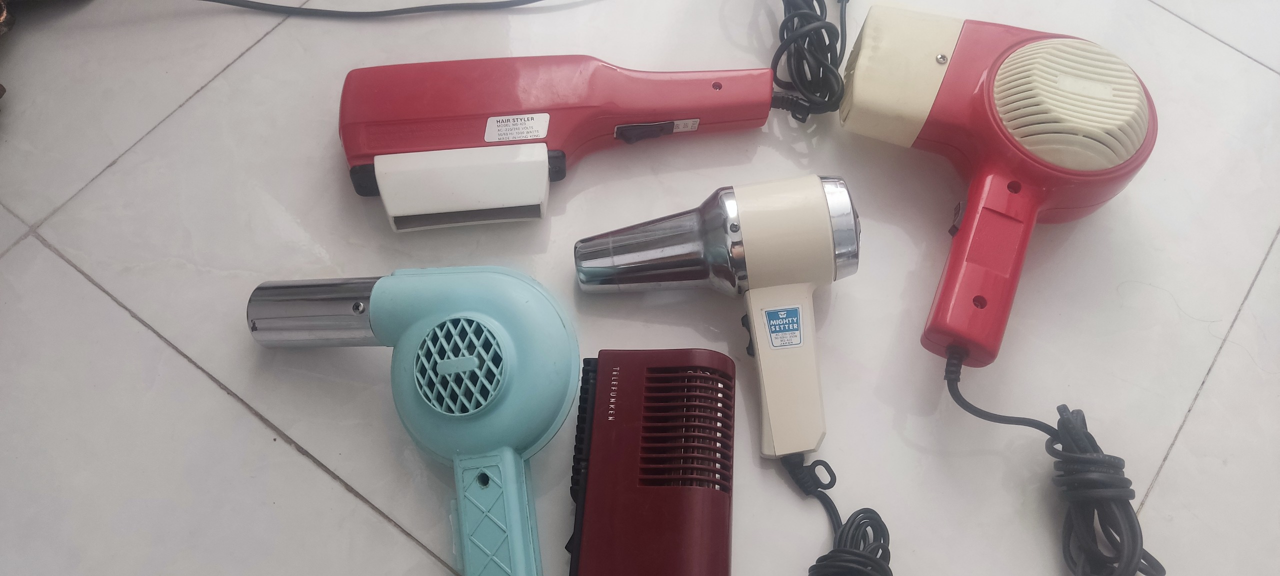 پنج دستگاه سشوار قدیمی