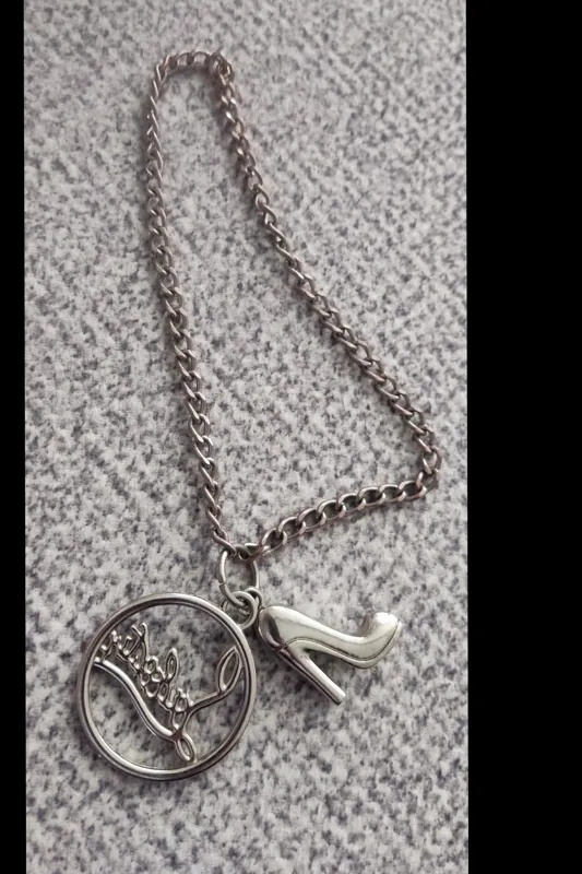 آویز فلزی و سنگین