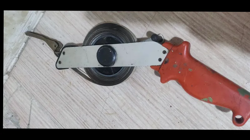 متر فلزی قدیمی