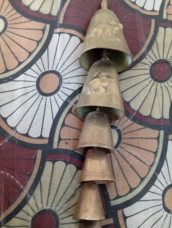 زنگوله نسبتا قدیمی 6تایی 30سانتی