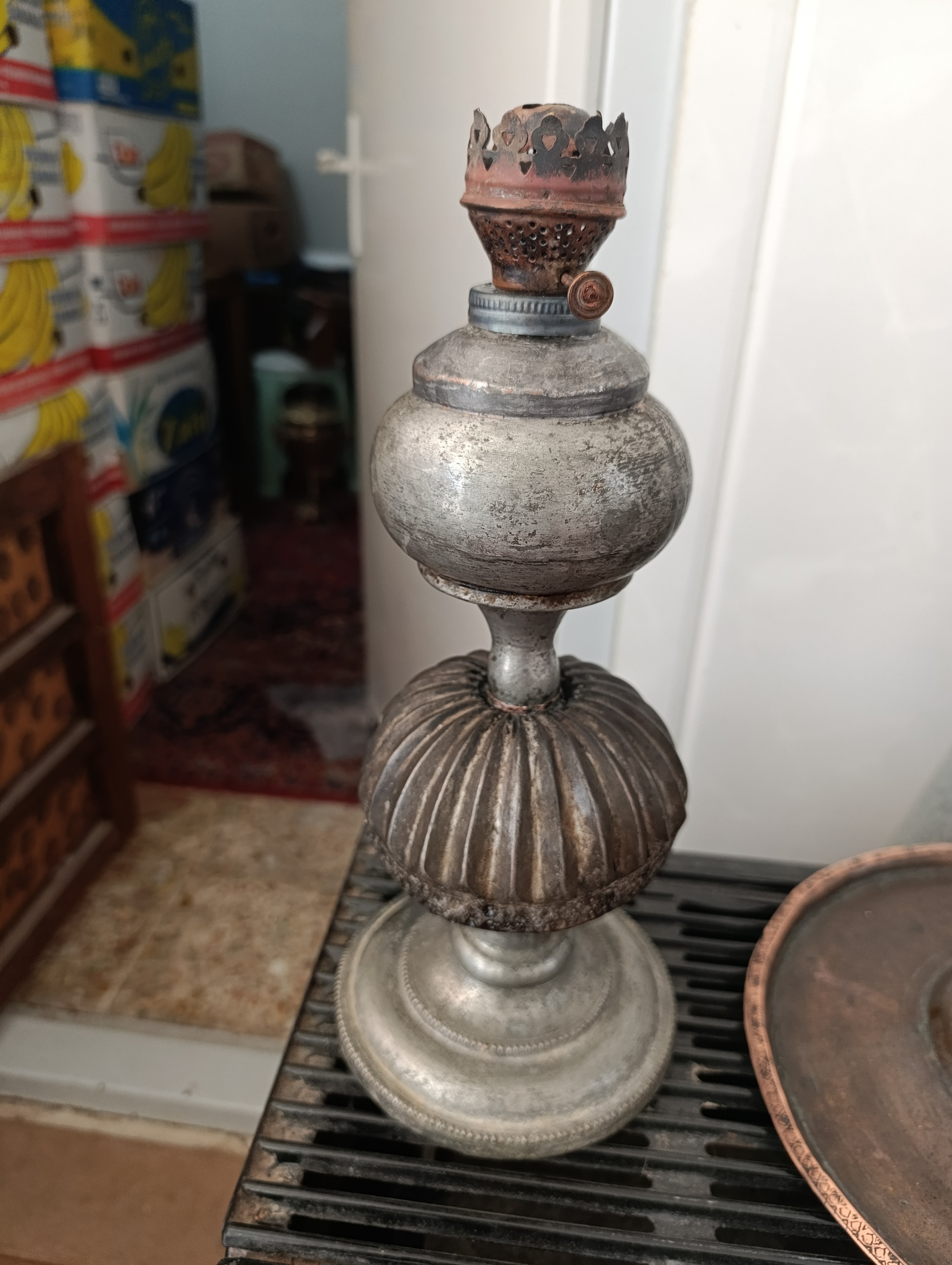 چراغ مسی بسیار قدیمی