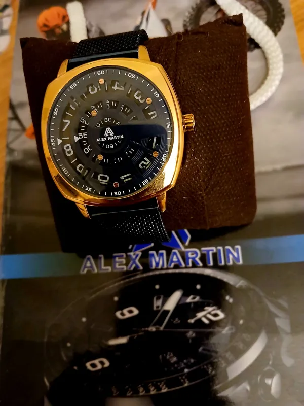 ساعت بسیار شیک ALEX MARTIN با طراحی بسیار خاص