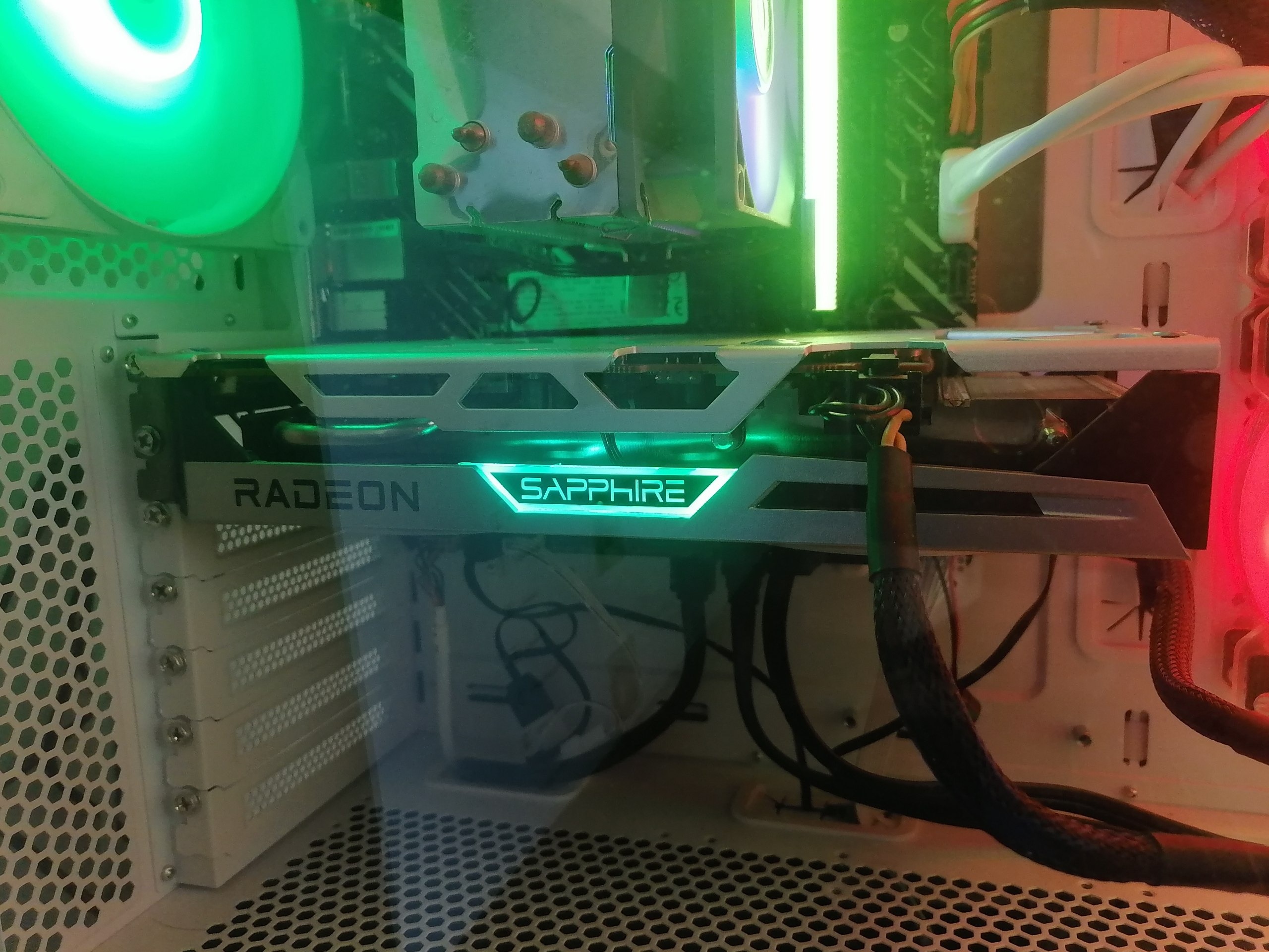 کارت گرافیک سافایر RX 6600 XT nitro plus با جعبه
