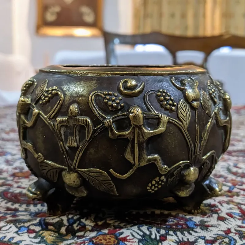 کاسه برنزی تیره آنتیک طرح دار