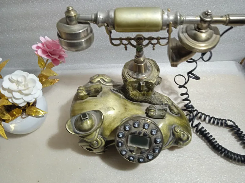 تلفن رومیزی زیبا و نوستالژیک سالم