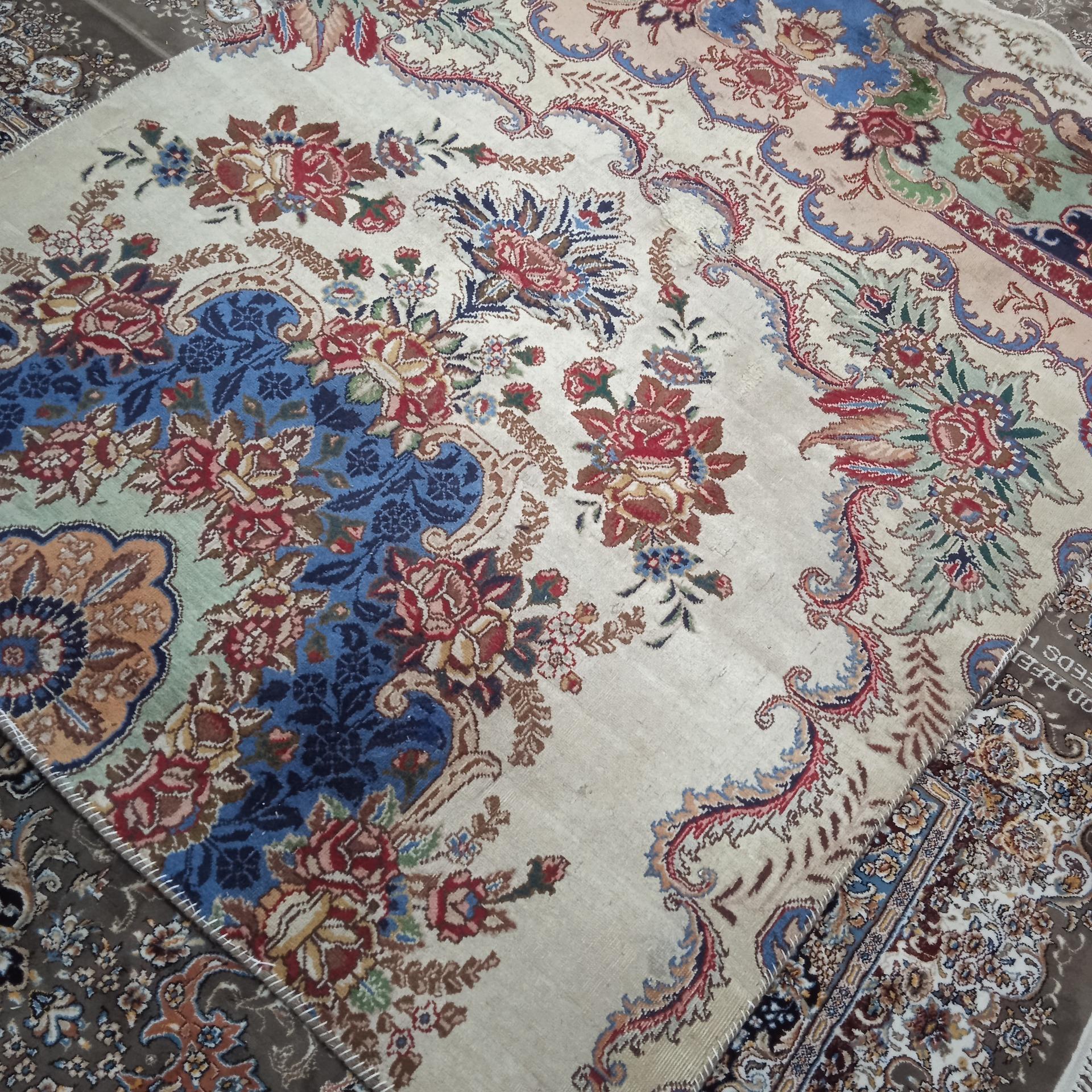 فرش دستباف کوچک خوش رنگ و نقشه و تمیز
