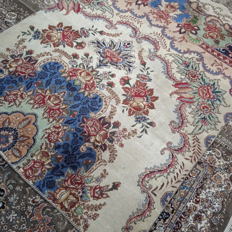 فرش دستباف کوچک خوش رنگ و نقشه و تمیز