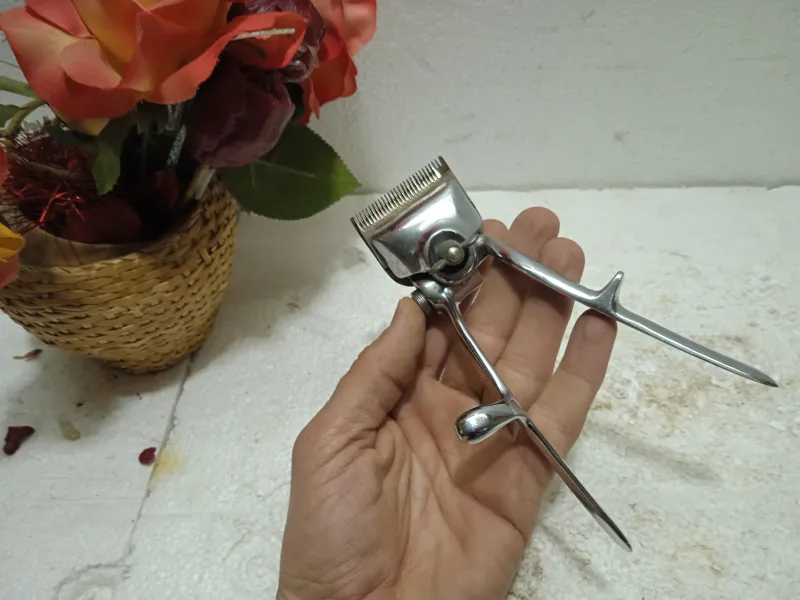 ماشین اصلاح سر دستی قدیمی در حد نوی نو