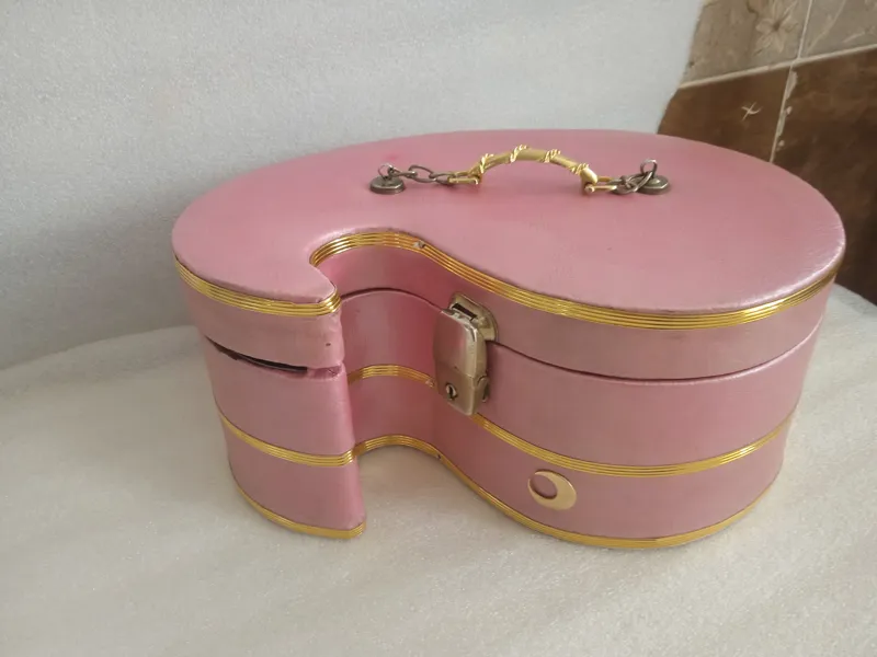 کیف لوازم آرایش و زیبایی زیبا و نوستالژیک