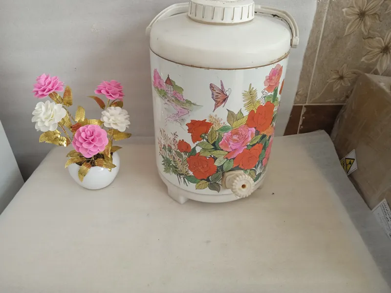 کلمن آب و یخ قدیمی و زیبا و نوستالژیک