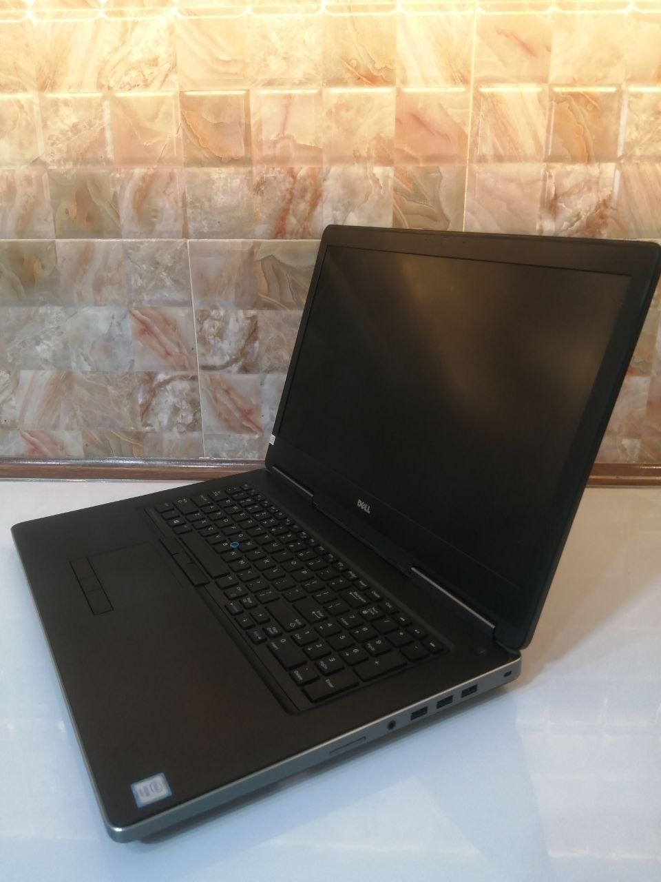 لپ تاپ دل Dell 7710 / دارای 8 گیگ گرافیک
