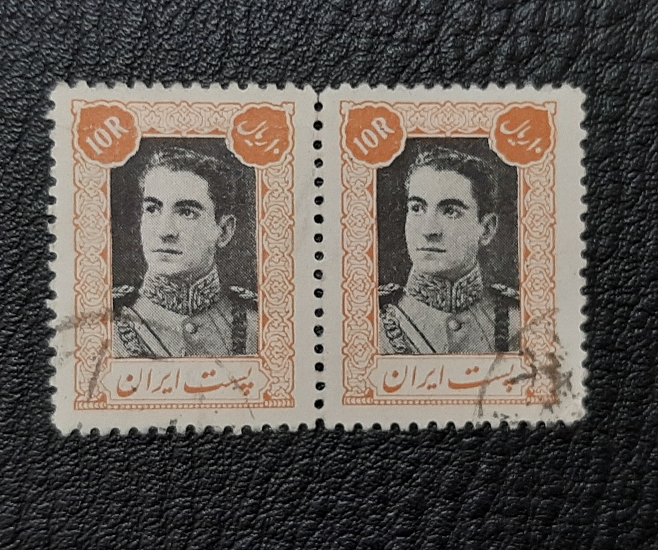 2 عدد تمبر نفیس 10 ریال پستی اول _ کمیاب