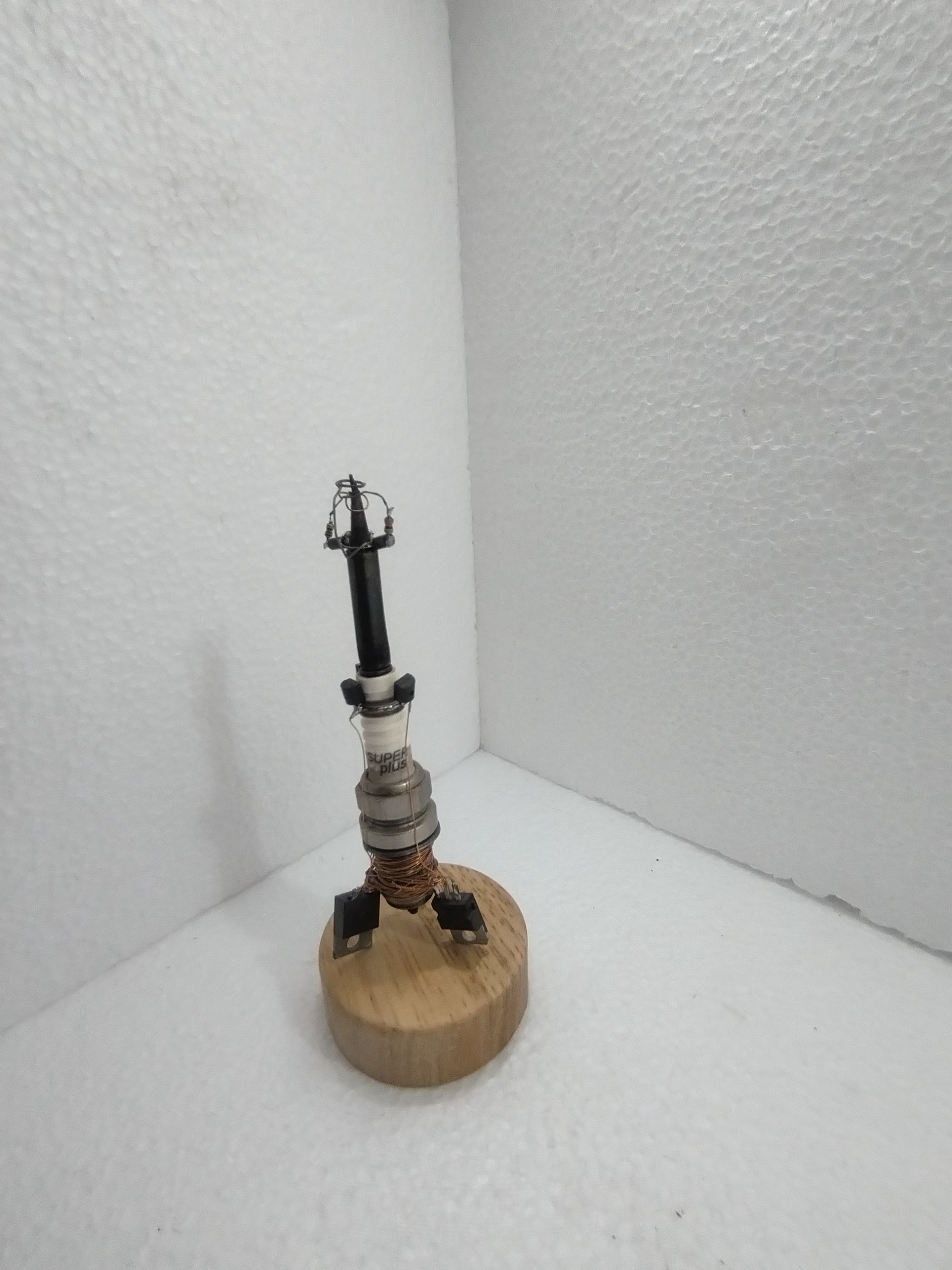 مجسمه مینیاتوری موشک خیبرشکن