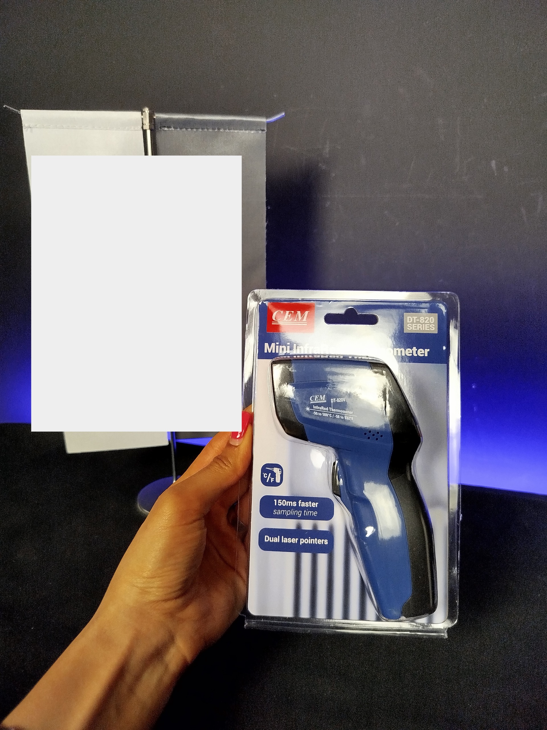 دماسنج لیزری سم مدل CEM DT-820V