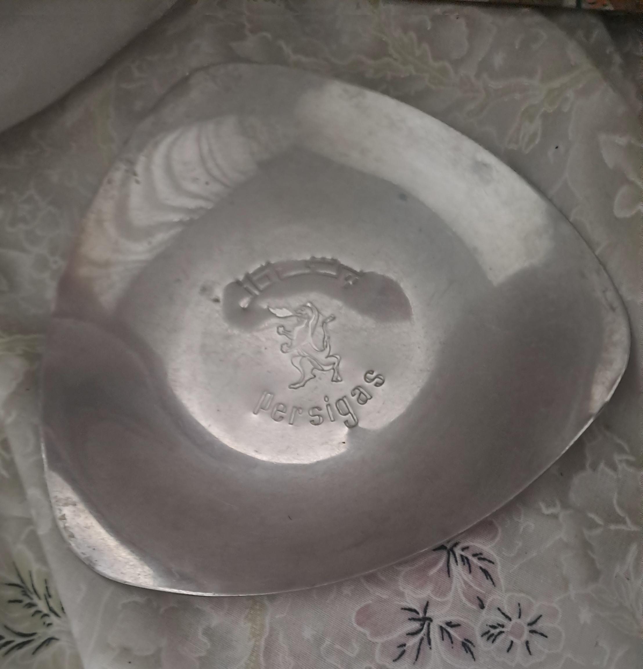 زیرسیگاری کلکسیونی قدیمی پرسی گاز مثلثی