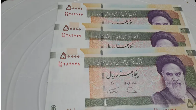 3 اسکناس پشت سر هم عدد رند