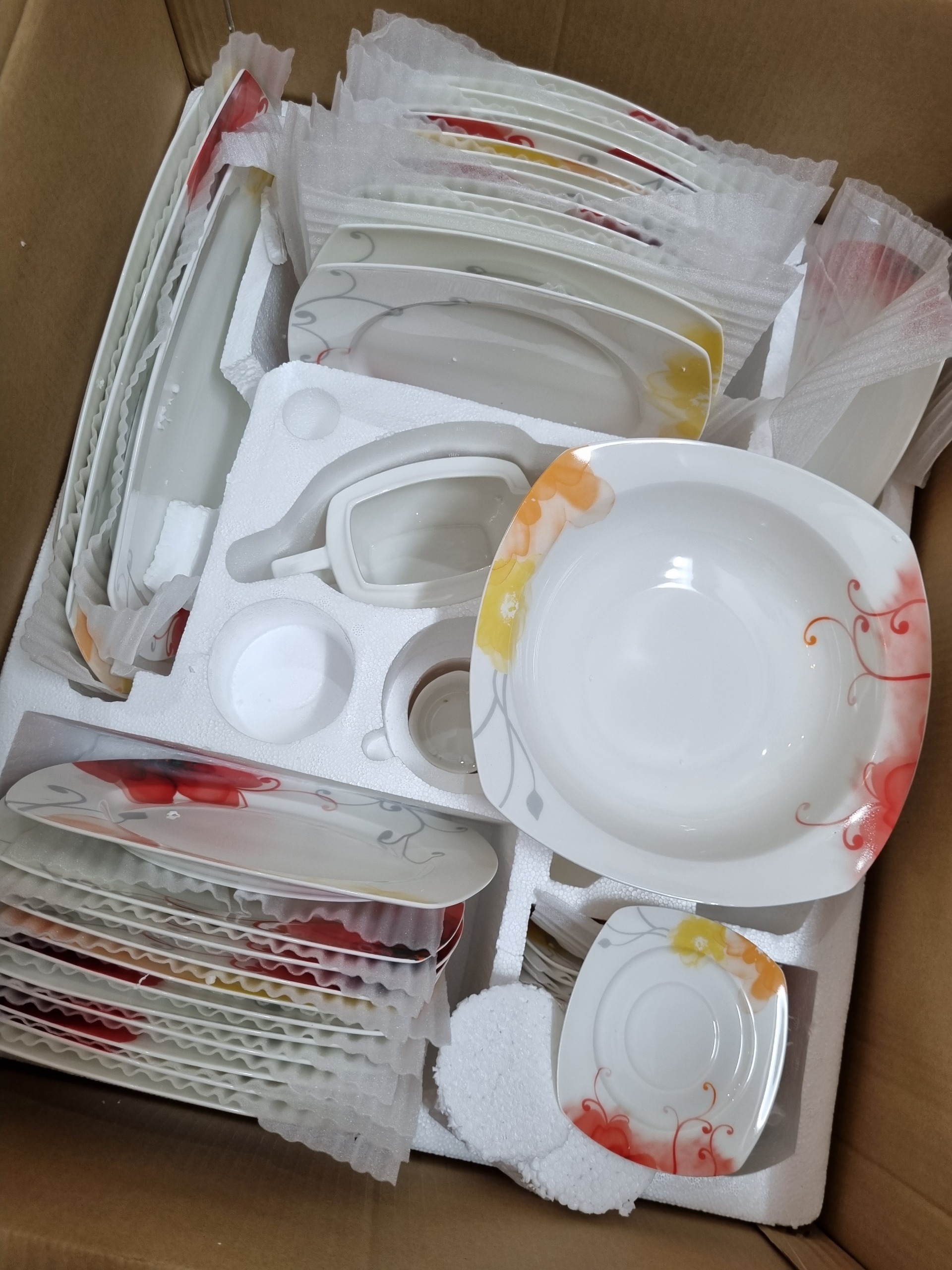 سرویس غذاخوری 12 نفره نو