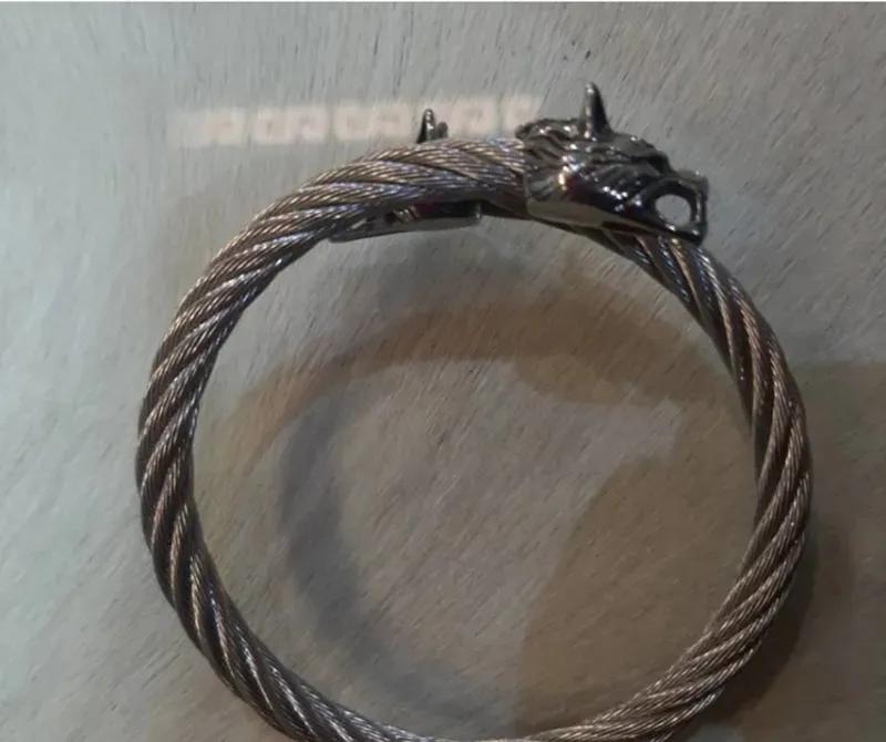 دستبند کارتیر گرگینه از تیتانیوم ضد زنگ