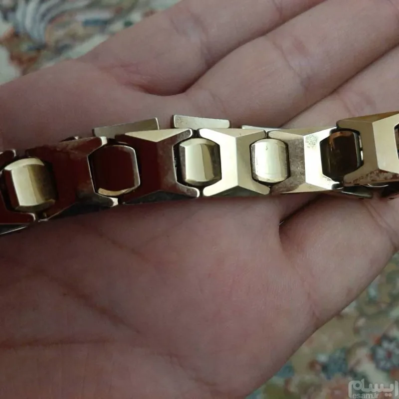 دستبند طلایی رنگ ثابت با سنگ انرژی زا