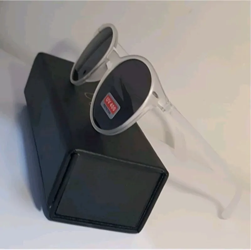 عینک دودی یووی 400 و پلاریزه هست