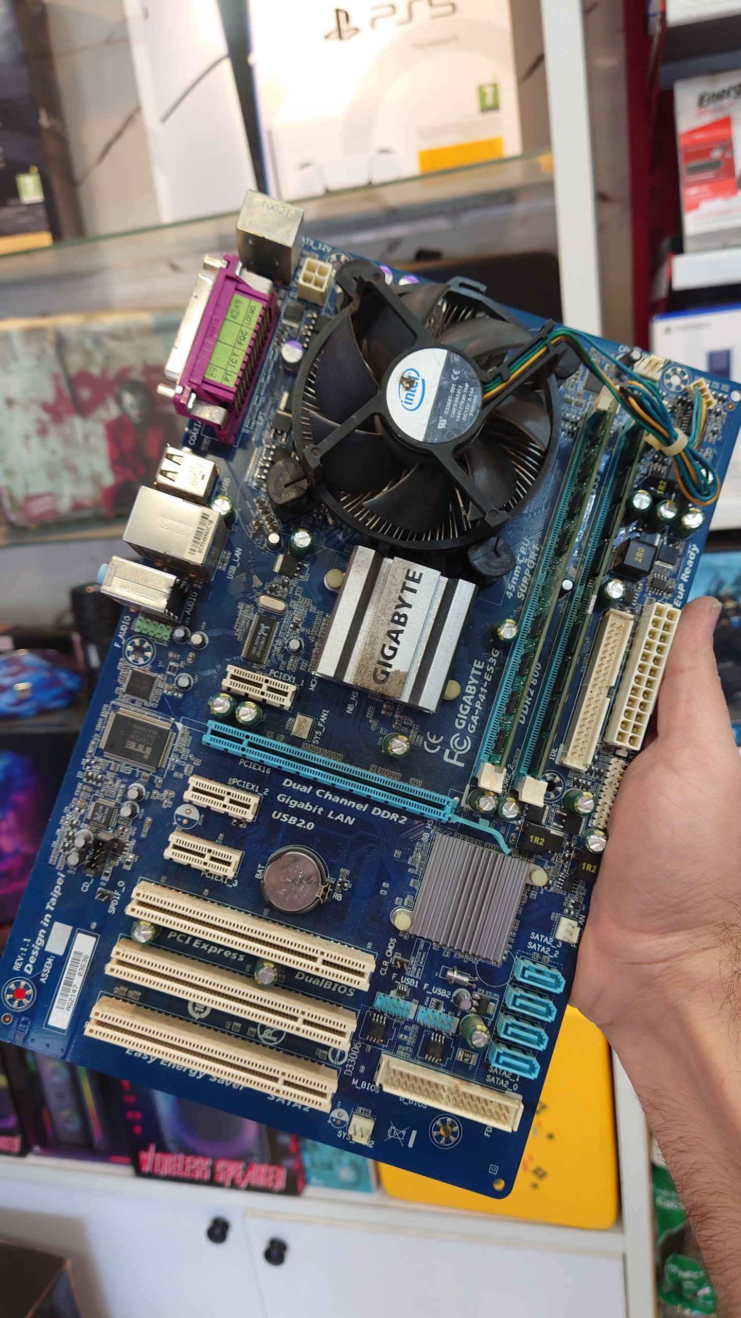 مادربرد گیگابایت  رم و کارت گرافیک و CPU