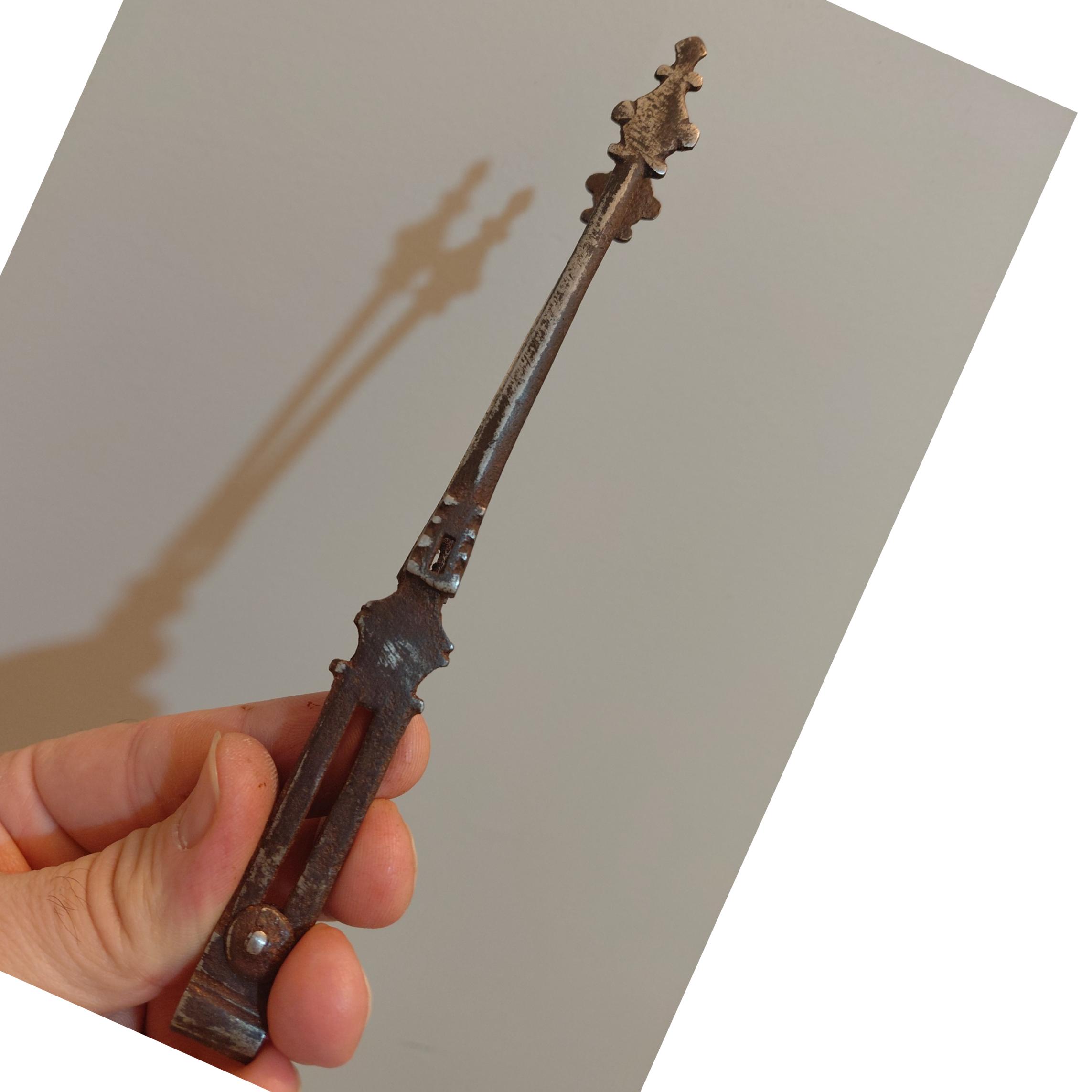 انبر ذغال قدیمی