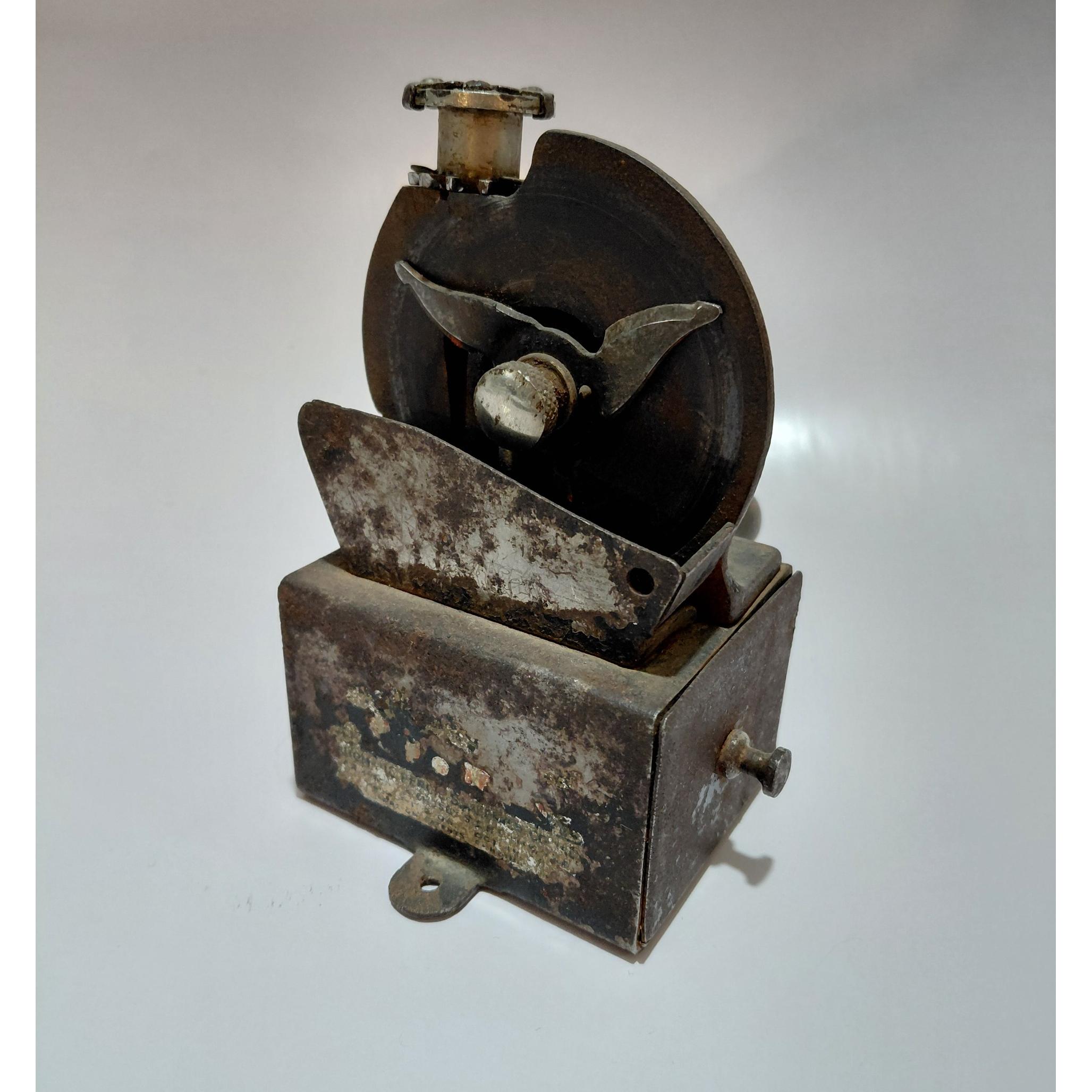 مداد تراش قدمتدار