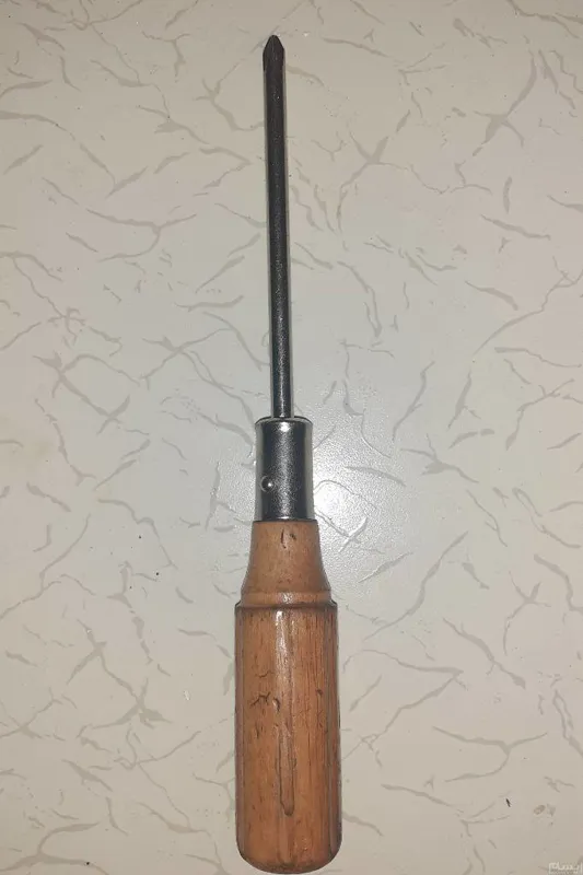 پیچ گوشتی دسته چوبی