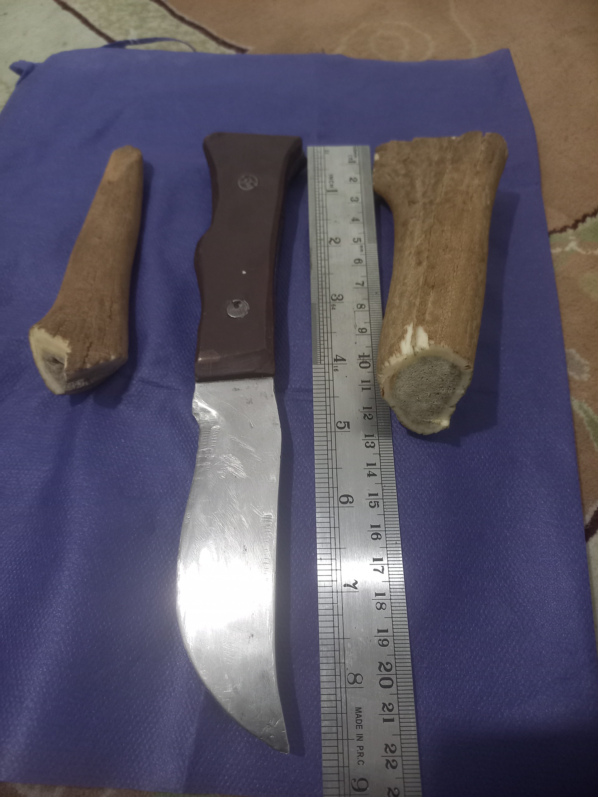 چاقوقدیمی ودسته شاخ گوزن