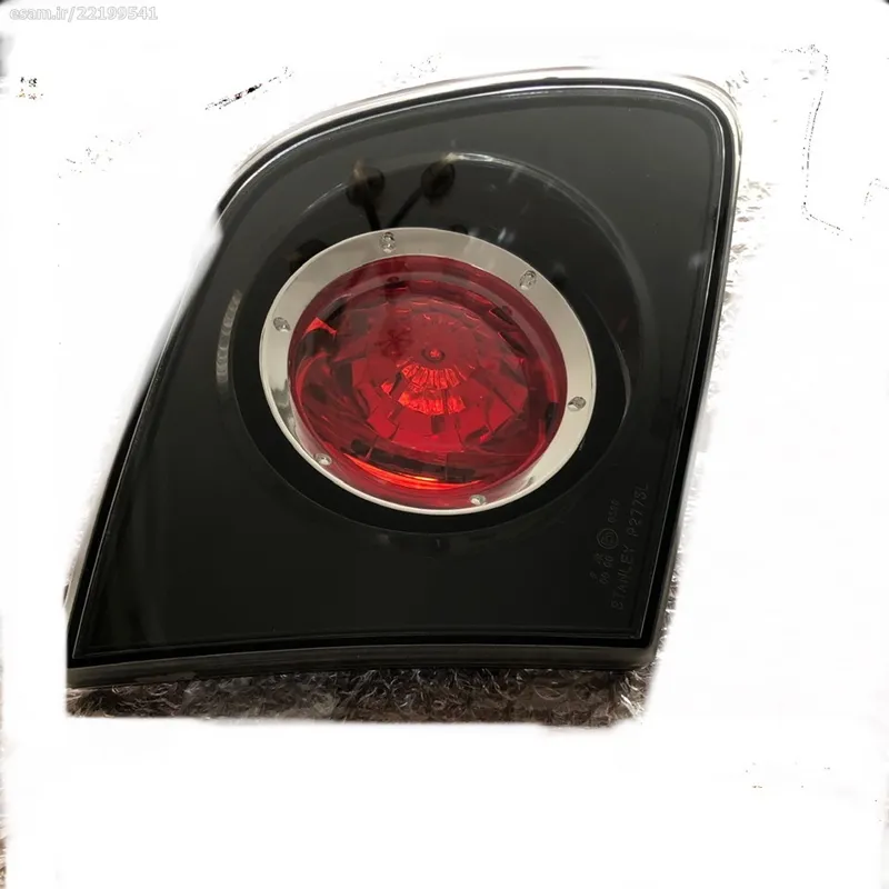 چراغ خطر روی صندوق عقب مزدا 3