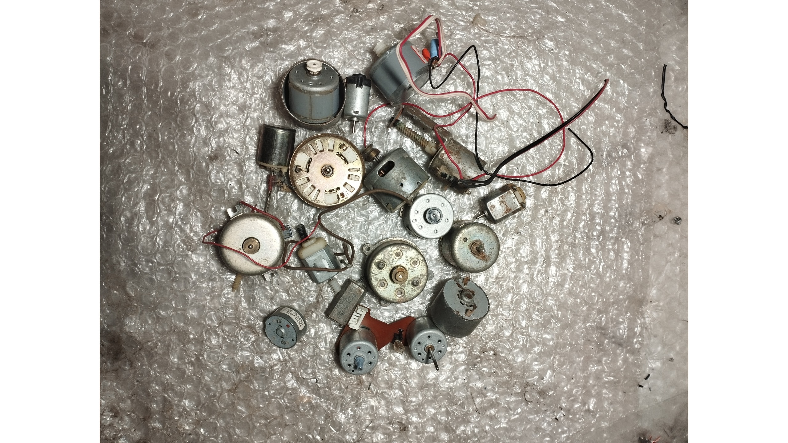 تعداد 17 عدد آرمیچر ولتاژ قوی