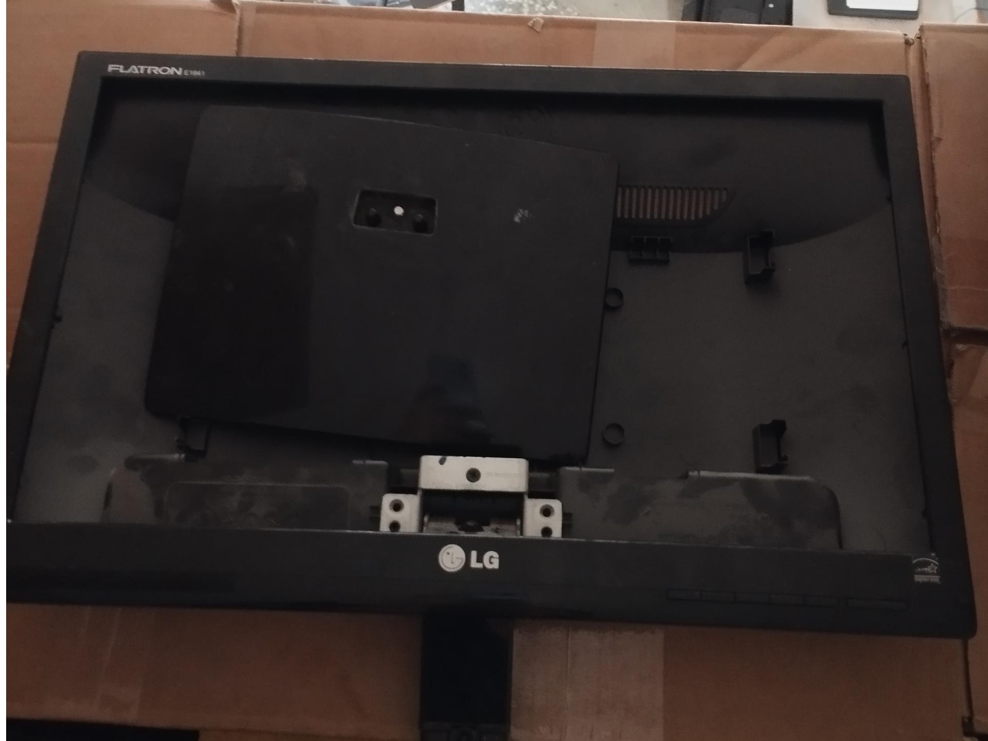 قاب تر تمیز کامل LG E 1941