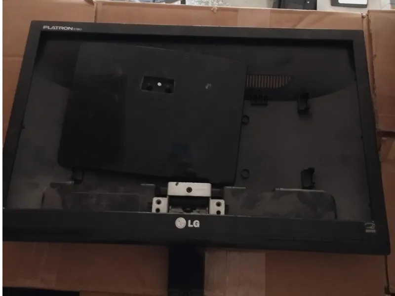 قاب تر تمیز کامل LG E 1941