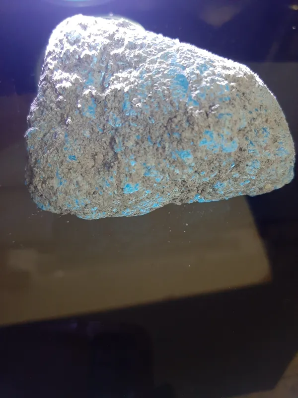 گوهر آبی رنگ