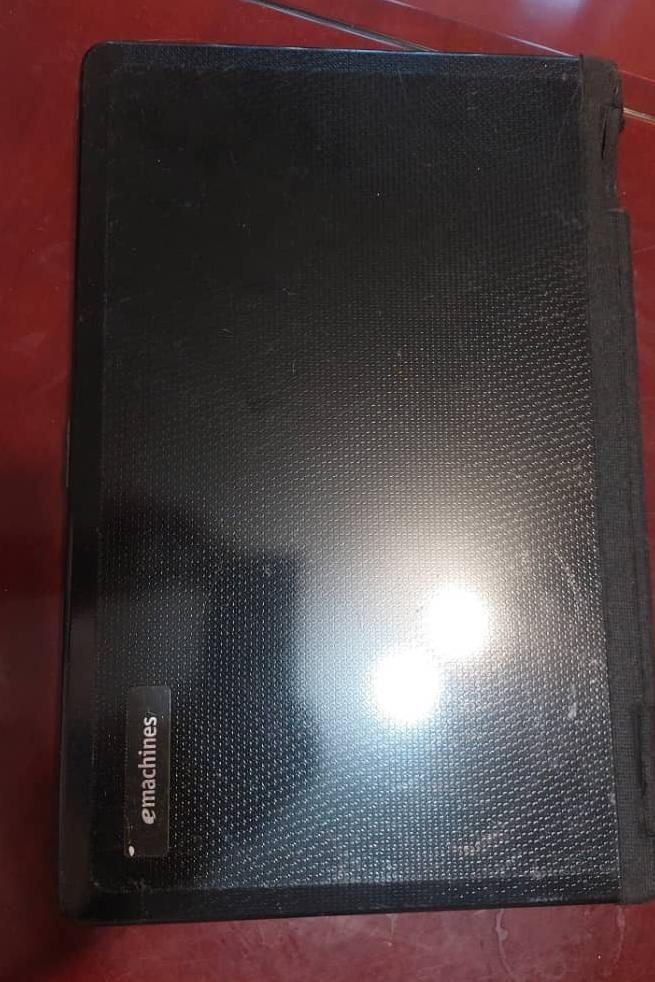 Emachines E527    15.6"