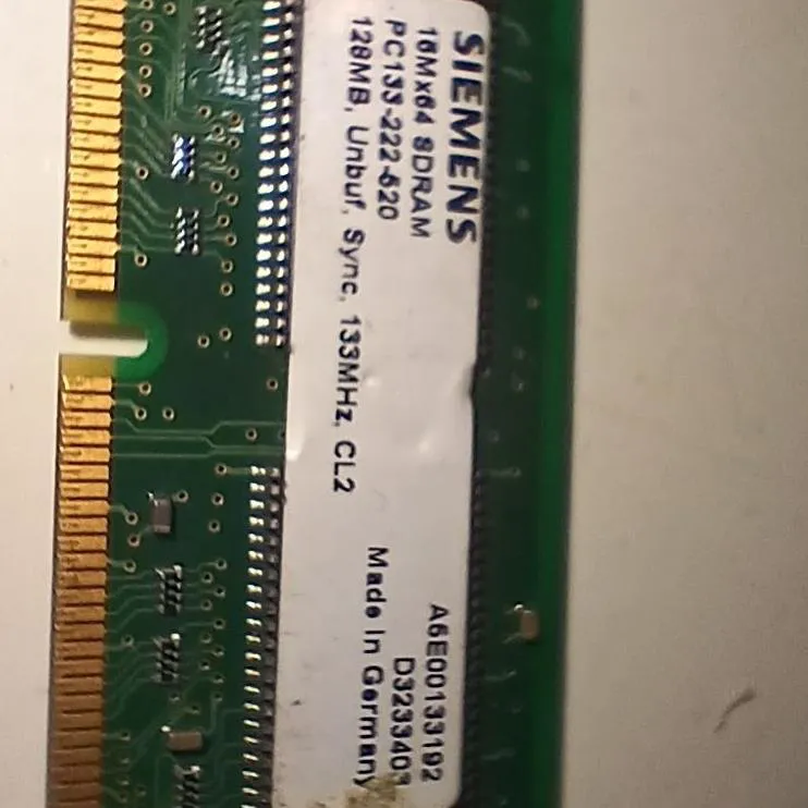 SDRAM (Synchronous Dynamic RAM)