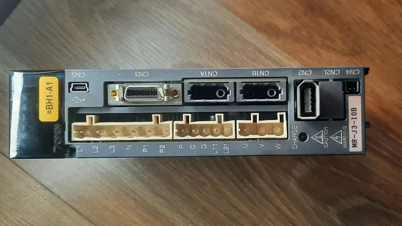 Servo Driver Mitsubishi MR-J3-10B 100W 200VAC