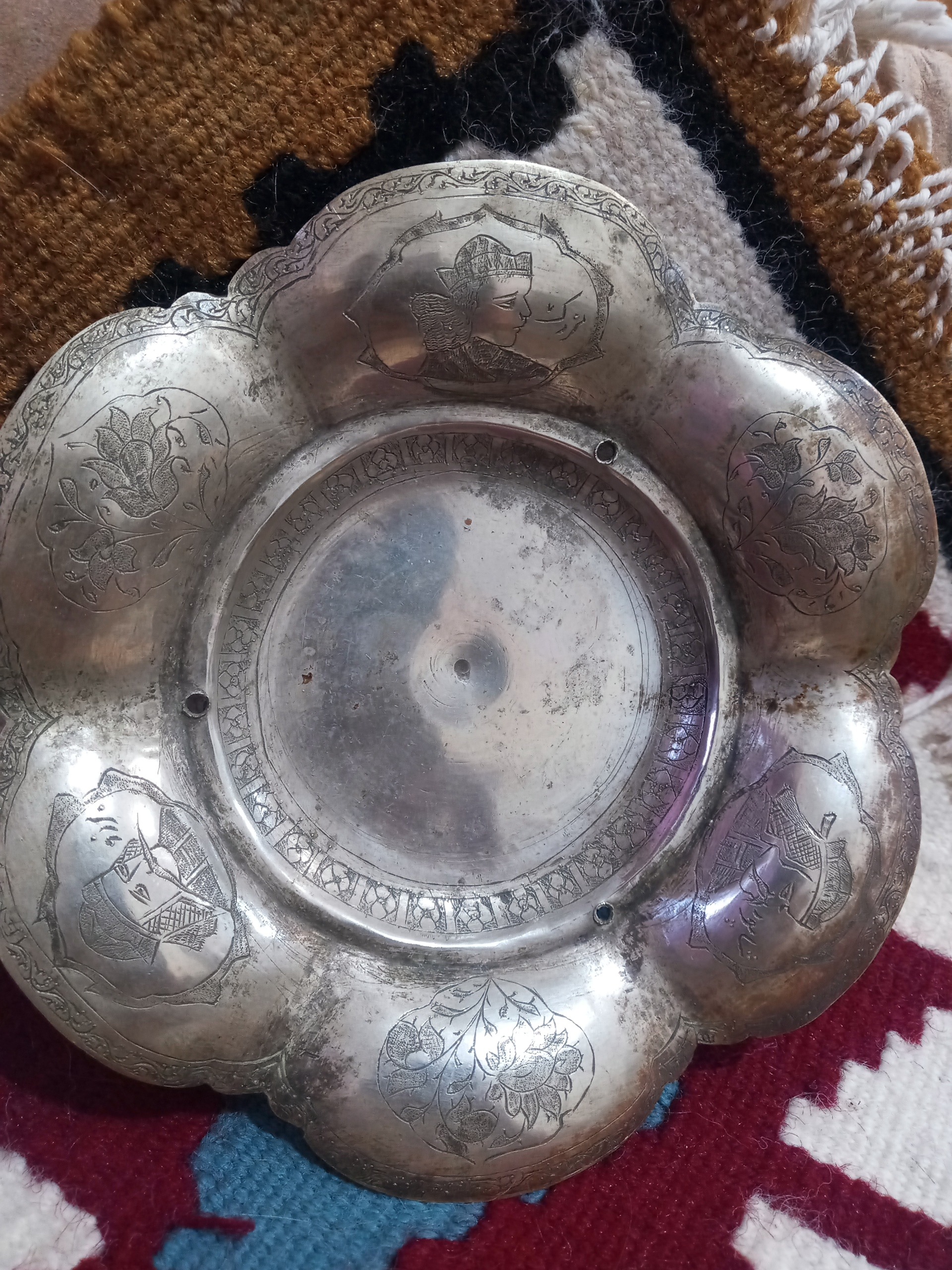 پیش دستی قاجاری با3 رخ ازشاهان ایران بااصالت