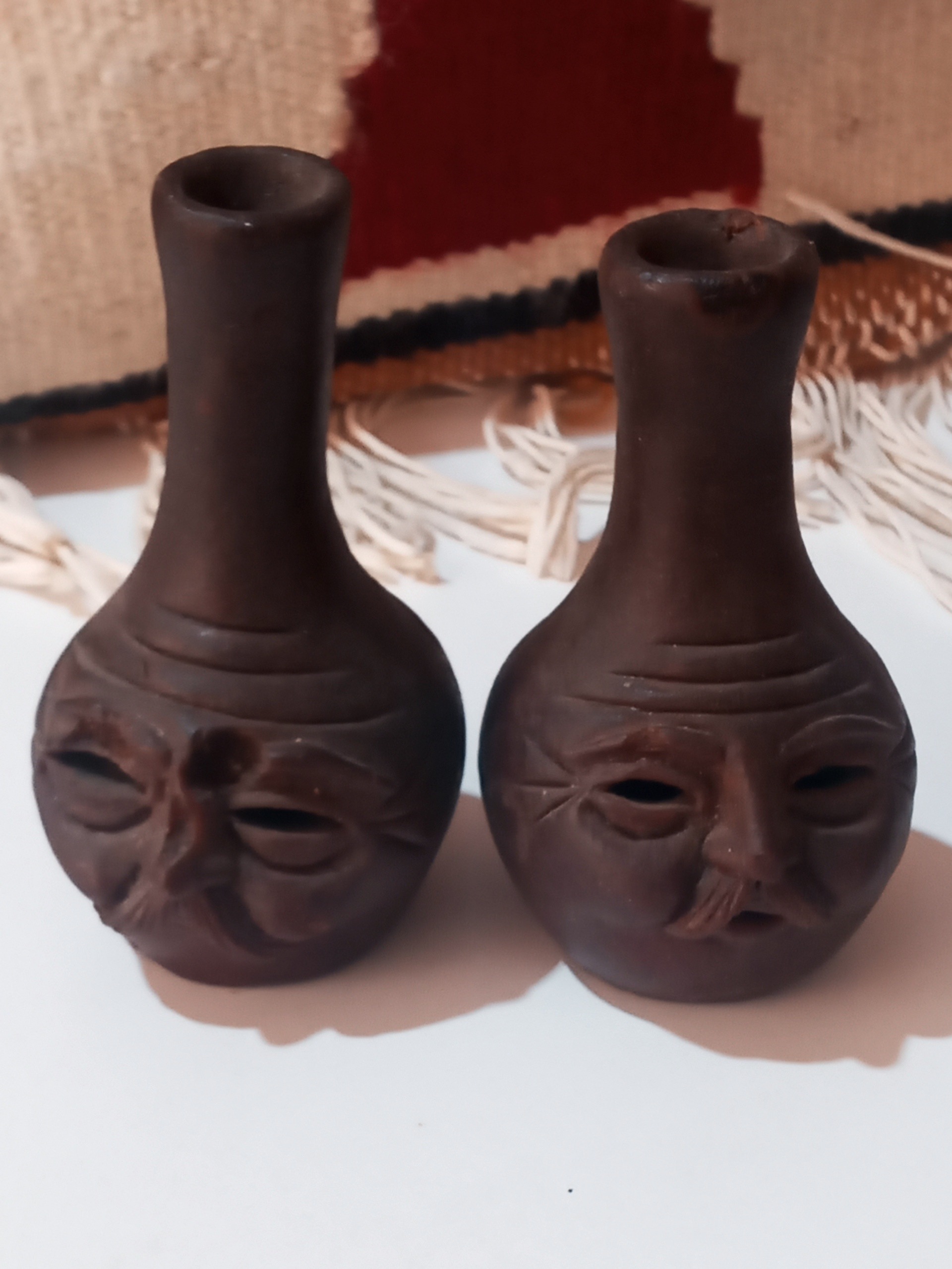 گلدان قدیمی باطراحی رخ ادم بسیار زیبا ونشکن