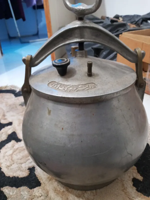 زودپز درجه یک مارک هادی (15لیتری )قدیمی درحدنو