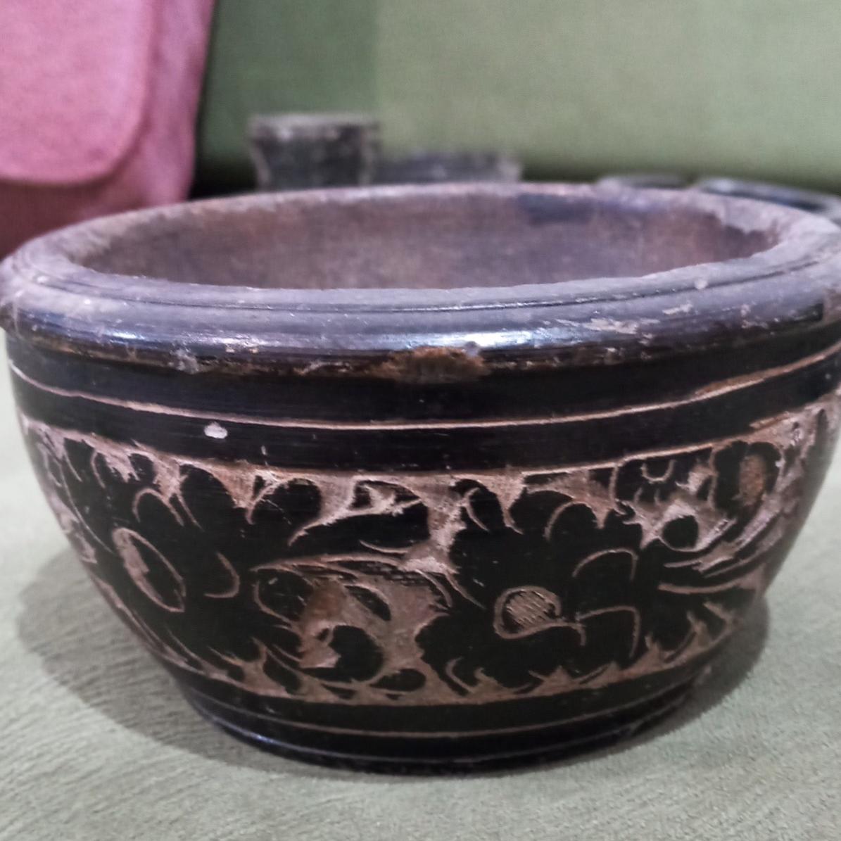 دیگچه سنگی یا زعفرون ساب بسیارقدیمی ضخیم