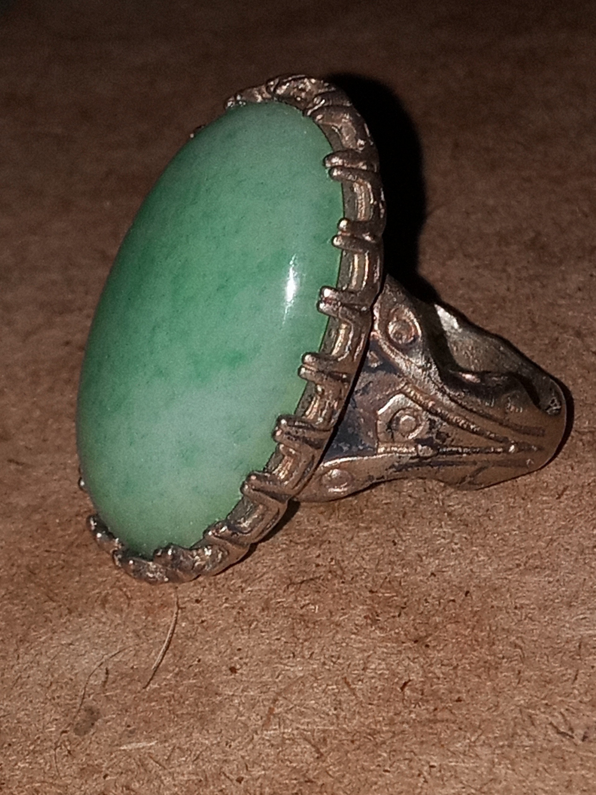 انگشترنقره درشت یشم معدنی وبسیارمرغوب ودیدنی