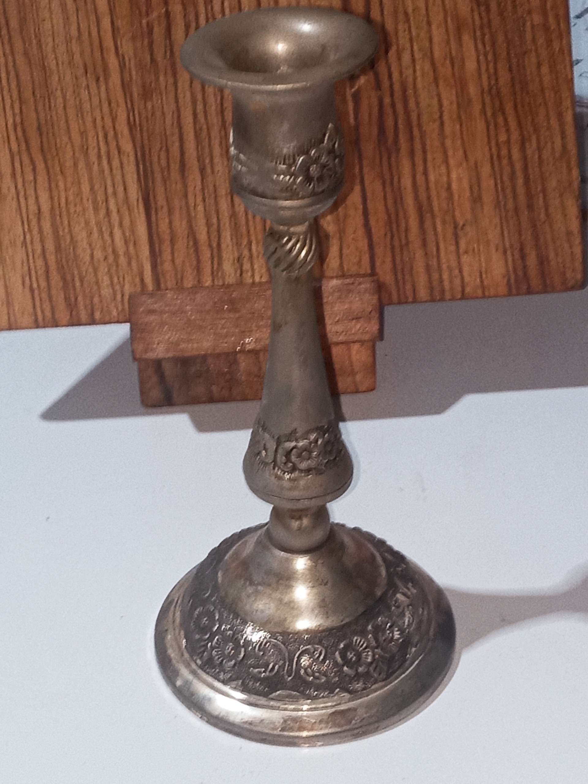 تک شمعدان کلاسیک تمام برنجی انتیک دیدنی