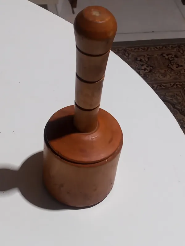 گوشتکوب دستی چوبی سنگین حدود22سانت 50ساله