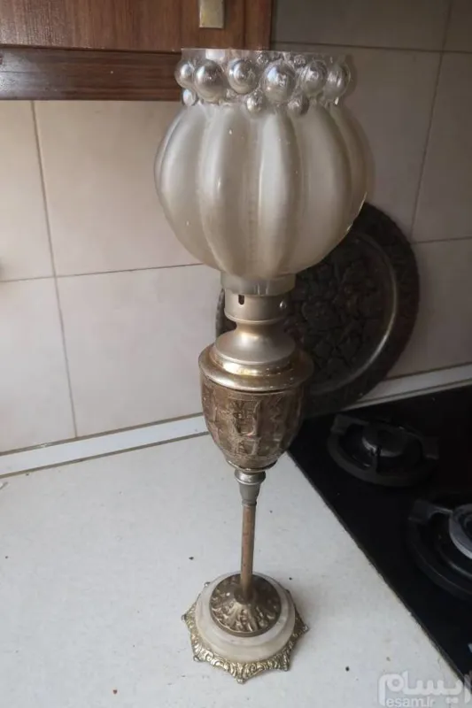 چراغ لاله دار قدیمی طرح نفتی مناسب شمعدون