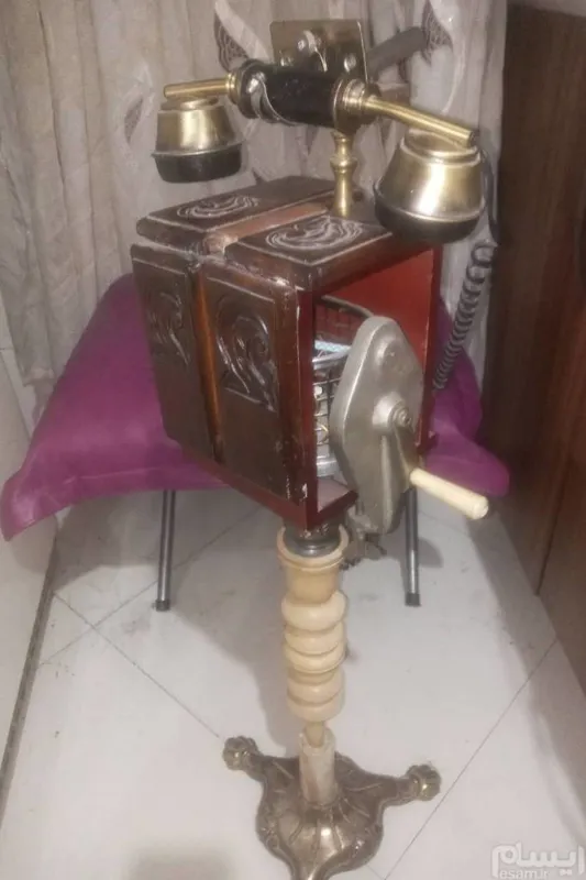 تلفن قدیمی  پایه بلند سنگین فقط جهت دکور