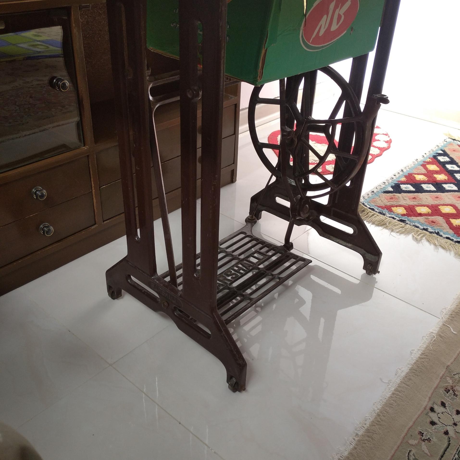 میز چرخ خیاطی قدیمی مارشال