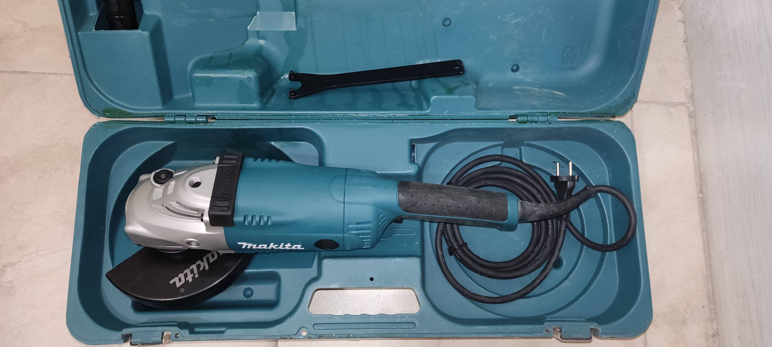 سنگ فرز ماکیتا 7020