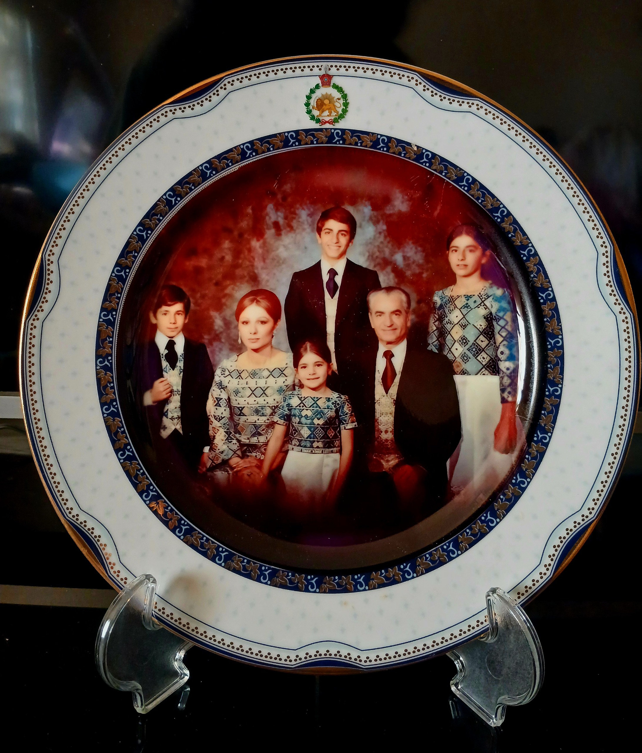 بشقاب یا دیوار کوب (تصویر خانواده سلطنتی)